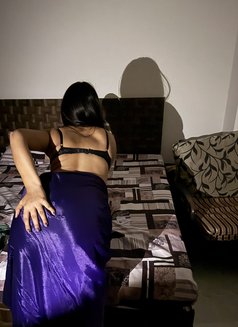 Desi Hijabi (Couple and Single Cam) - puta in New Delhi Photo 3 of 4