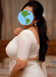 Desi Indian Bhabhi - puta in Ajmān Photo 3 of 7