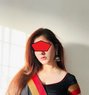 Desi Indian Bhabhi - puta in Sharjah Photo 1 of 4