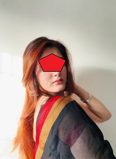 Desi Indian Bhabhi - puta in Sharjah Photo 4 of 4