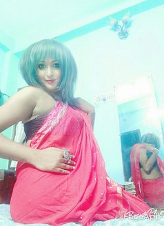 Desi Indian Bhabi in Nude Cam Show - Acompañantes transexual in New Delhi Photo 5 of 6