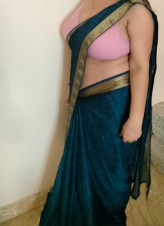 Desi Malkin - puta in Mumbai Photo 5 of 5