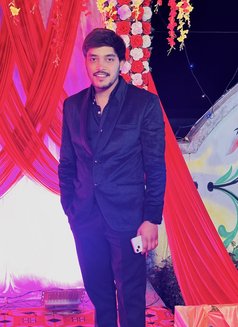 Desibull8 - Acompañantes masculino in New Delhi Photo 2 of 3