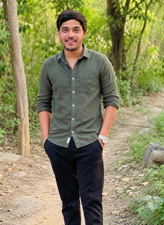 Desibull8 - Acompañantes masculino in New Delhi Photo 3 of 3