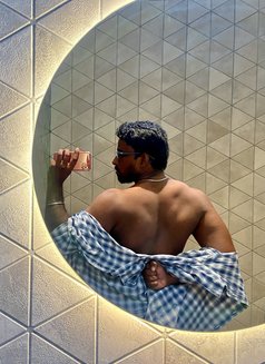 Designer - Acompañantes masculino in Vijayawada Photo 6 of 6