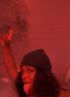 Desire - Acompañante in Abuja Photo 6 of 8