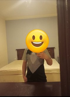 Desmon - Male escort in Al Manama Photo 2 of 2