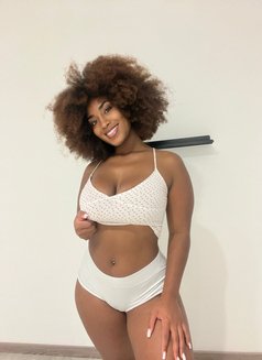 Dessy - escort in Kuala Lumpur Photo 5 of 6