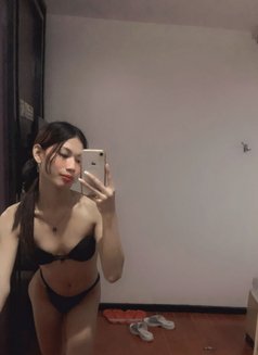 Dest - Transsexual escort in Manila Photo 5 of 8