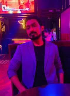 Dev - Acompañantes masculino in Guwahati Photo 3 of 4