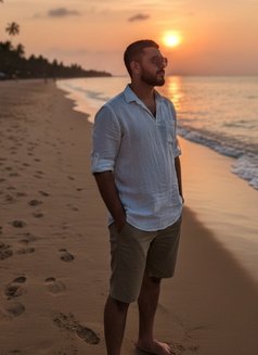 Dev - Male escort in Mumbai Photo 3 of 5