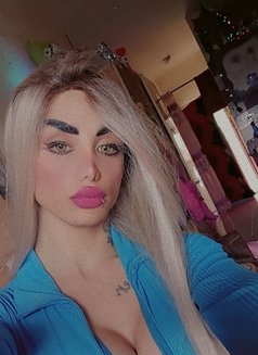 Deva - Transsexual escort in Beirut Photo 3 of 6