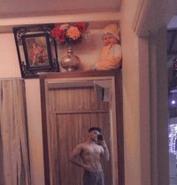 Devam - Acompañantes masculino in Ahmedabad