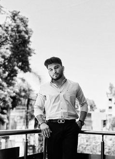 Devam - Male escort in Ahmedabad Photo 4 of 9