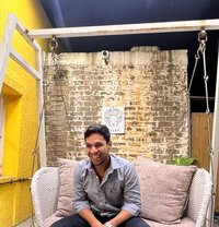 Devansh Agarwal - Intérprete masculino de adultos in Surat
