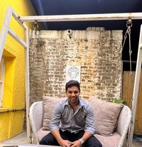 Devansh Agarwal - Intérprete masculino de adultos in Surat