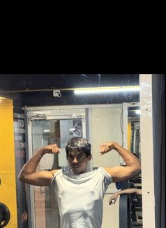 Devansh - Acompañantes masculino in Pune Photo 1 of 4