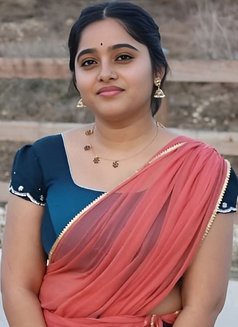 Devi - escort in Chennai Photo 4 of 5