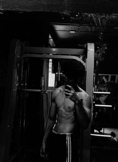 Devii - Male escort in Cairo Photo 1 of 5