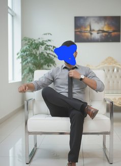 Devin - Male escort in New Delhi Photo 2 of 5