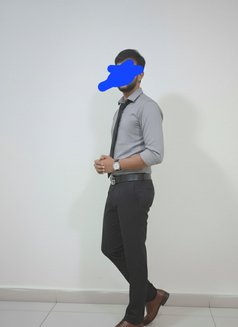 Devin - Male escort in New Delhi Photo 3 of 5