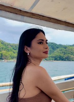 Devine - Acompañantes transexual in Manila Photo 1 of 6