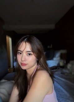 Devita - escort in Bali Photo 4 of 8