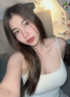 Devita - masseuse in Jakarta Photo 2 of 4