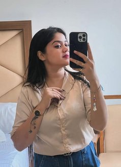 Deviya - puta in Bangalore Photo 1 of 1