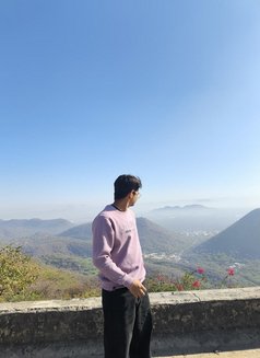 Devraj - Male escort in New Delhi Photo 1 of 3