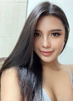 Dew Available - Transsexual escort in Ajmān Photo 3 of 15