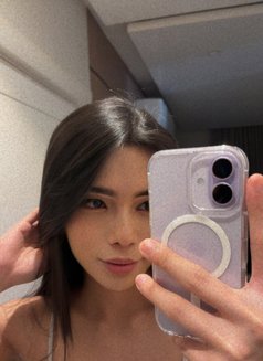 Dew - Transsexual escort in Riyadh Photo 14 of 15