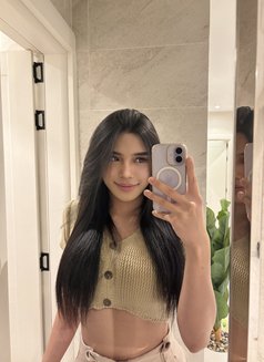 Dew Available - Transsexual escort in Riyadh Photo 16 of 17