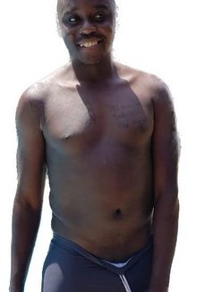 Dewafula - masseur in Nairobi Photo 7 of 8