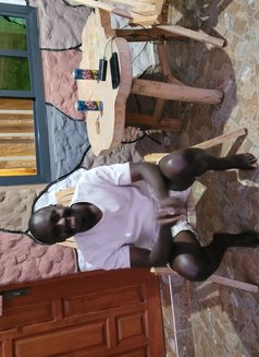 Dewafula - masseur in Nairobi Photo 13 of 14