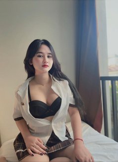 Dewi - escort in Bali Photo 5 of 10