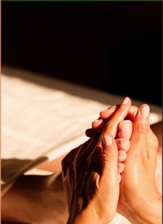 Dex - Male escort in Muscat Photo 6 of 9