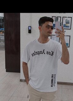 Dex - Male escort in Dubai Photo 4 of 7