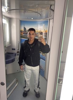 Deyker - Acompañantes masculino in Dubai Photo 2 of 6