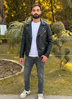 Dhaliwal - Acompañantes masculino in Chandigarh Photo 1 of 5