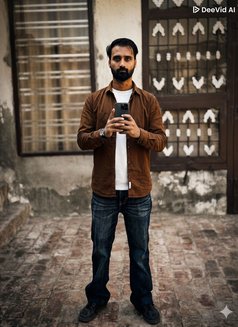 Dhaliwal - Acompañantes masculino in Chandigarh Photo 2 of 5