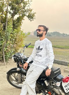 Dhaliwal - Acompañantes masculino in Chandigarh Photo 3 of 5