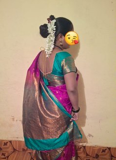 Dhanshree K - puta in Mumbai Photo 8 of 9