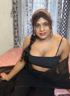 Dhanusree - Acompañantes transexual in Hyderabad Photo 2 of 2