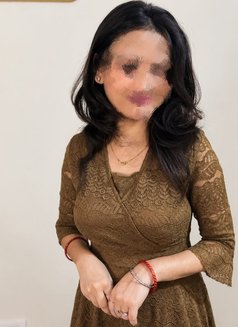 Dhavni Pandya Escort Service 24 Hours - escort in Kochi Photo 2 of 3