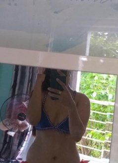 Dhee - escort in Macao Photo 7 of 12