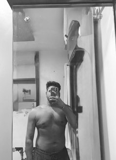 Dheeraj - Male escort in Mumbai Photo 1 of 3