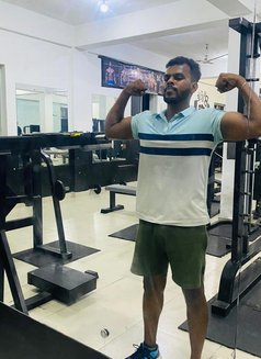 Dhinu - Acompañantes masculino in Colombo Photo 2 of 3