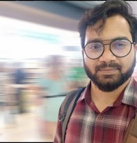 Dhrubo - Intérprete masculino de adultos in Dhaka