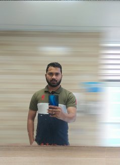 Dhrubo - Intérprete masculino de adultos in Dhaka Photo 3 of 8